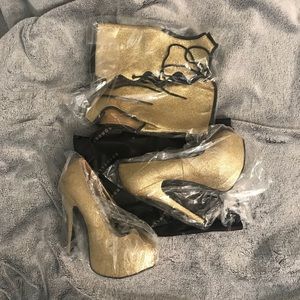 Bordello Teeze 31G Gold Glitter Pump Size 6